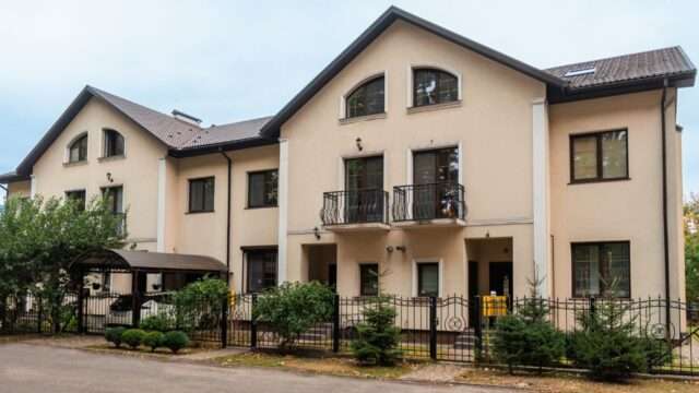 Таунхаус з якісним дизайнерським ремонтом в стилі прованс