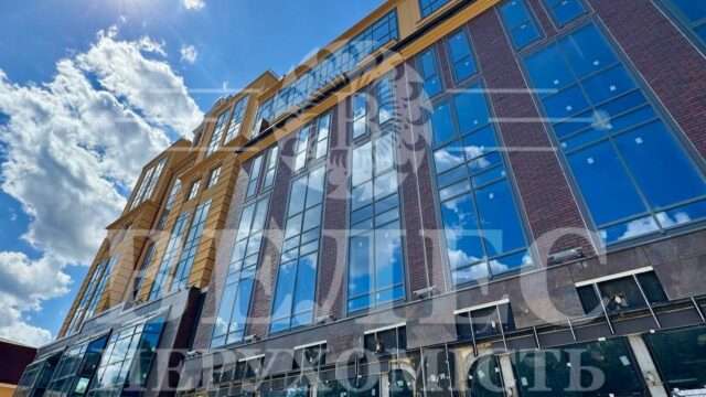 Офісні приміщення 60 кв метрів. Поділ. Високий трафік. Фантастична панорама. Новий бізнес-центр.