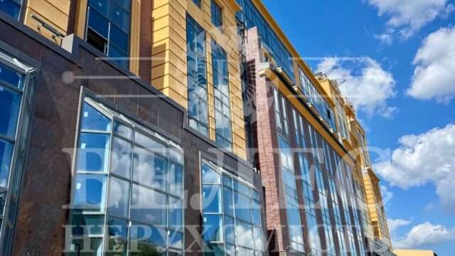 Офісні приміщення 260 кв метрів. Поділ. Високий трафік. Фантастична панорама. Новий бізнес-центр.