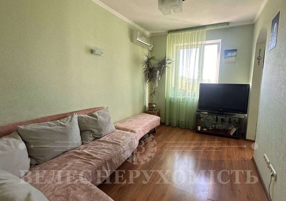 Продаж 3-кімнатної квартири вул. Прирічна, 27